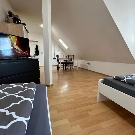 Moeblierte Im Obergeschoss In Bester Lage Fuer Feriengaeste Und Beruflich Reisende Aw12a-v *