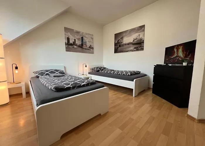 Lägenhet Moeblierte Im Obergeschoss In Bester Lage Fuer Feriengaeste Und Beruflich Reisende Aw12a-v *