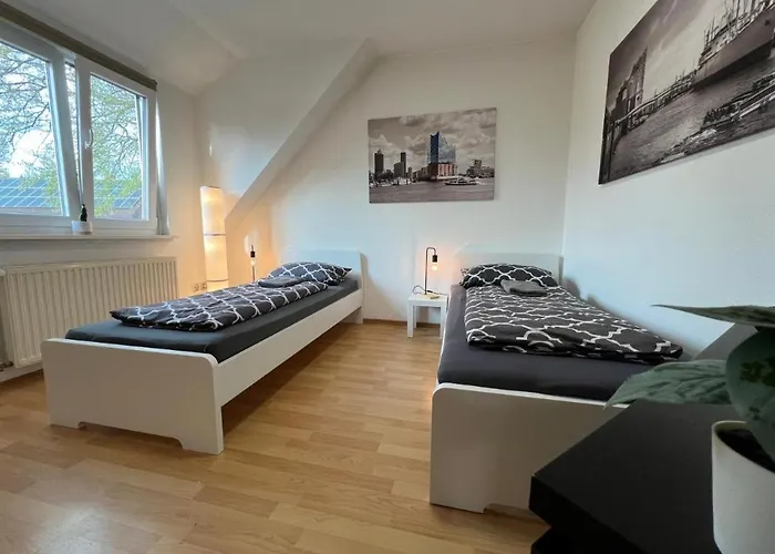 Lägenhet Moeblierte Im Obergeschoss In Bester Lage Fuer Feriengaeste Und Beruflich Reisende Aw12a-v *