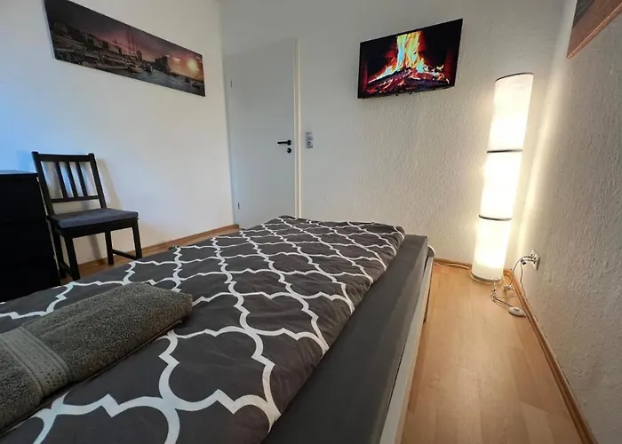 Lägenhet Moeblierte Im Obergeschoss In Bester Lage Fuer Feriengaeste Und Beruflich Reisende Aw12a-v